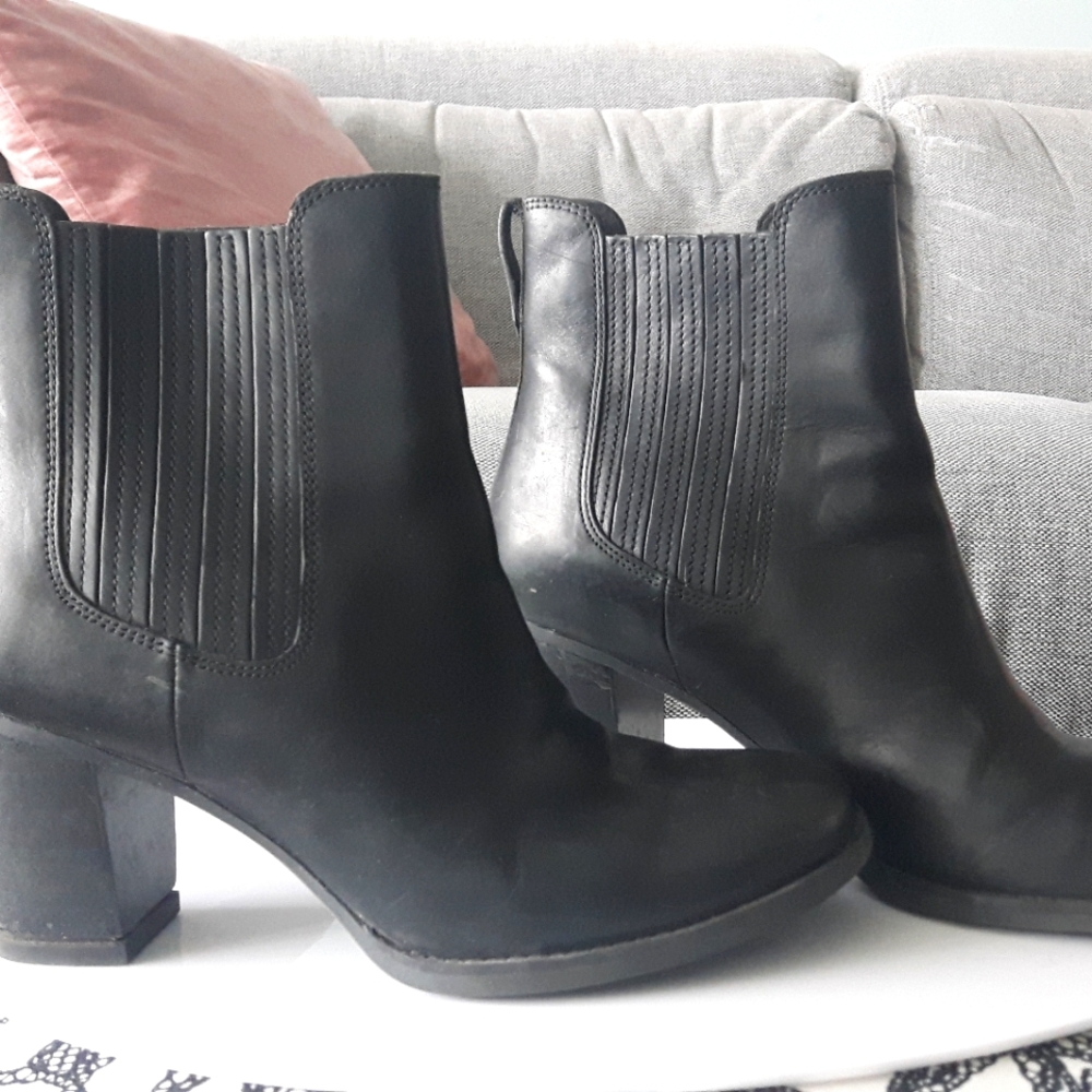 Timberland Heeled Chelsea Ankle Boots 8.5